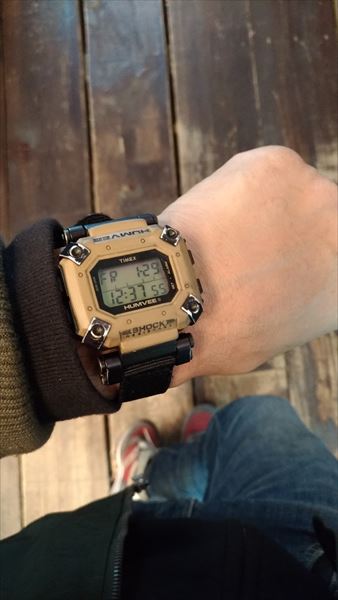 タイメックス ハンビー (TIMEX HUMVEE) ワイルドボディーでタフな