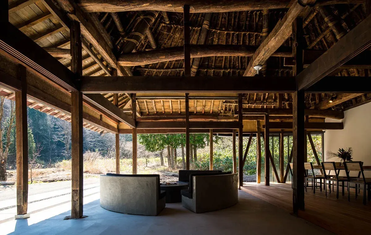 内と外が一体になった森の中の古民家で、素晴らしい宿泊体験／せとうち