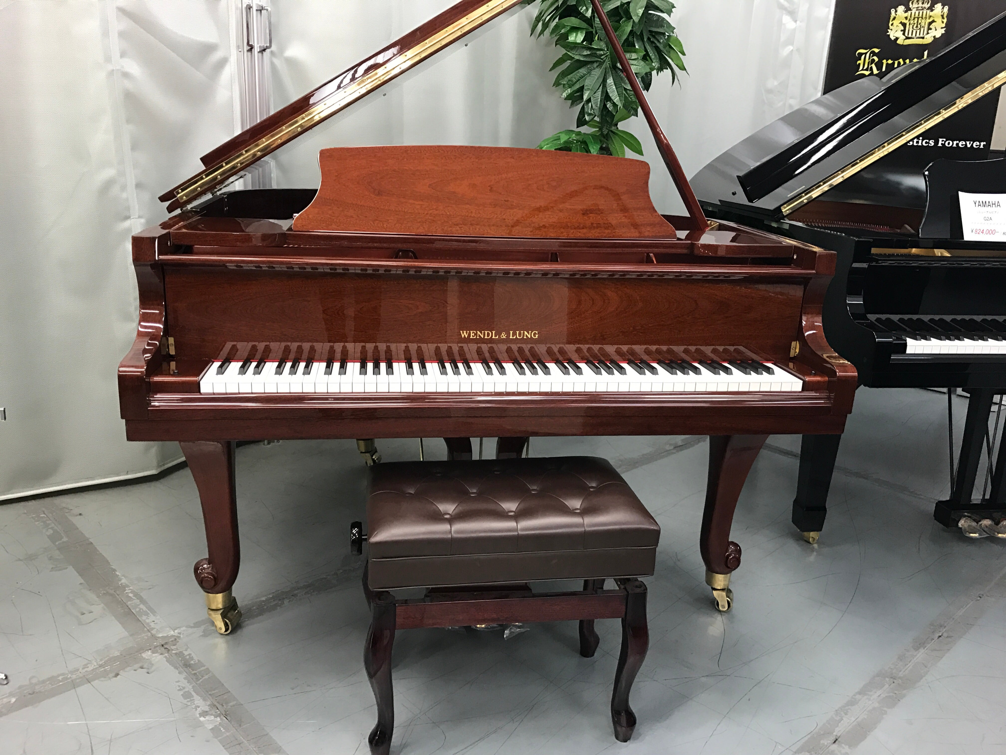 WENDL&LUNG(ウェンドルアンドラング) 小型グランドピアノのご紹介です