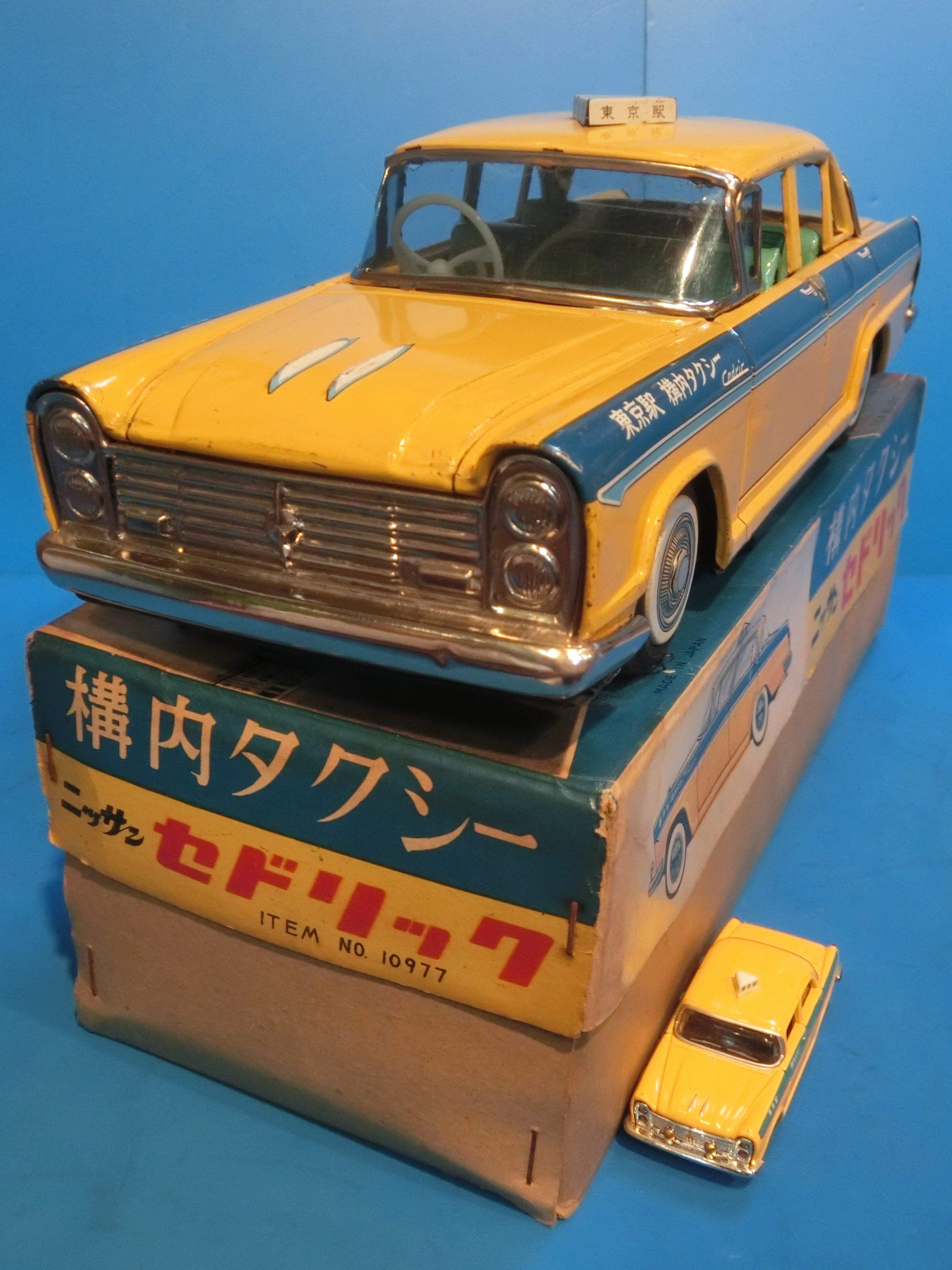 ☆米澤玩具(ヨネザワ) 1960年縦目のセドリック ～ ブリキ自動車