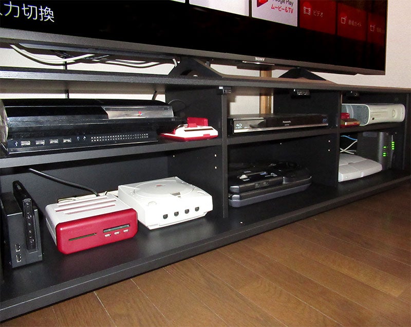 ゲーム機がたくさん置けそうなテレビ台を組み立ててゲーム機を置いて