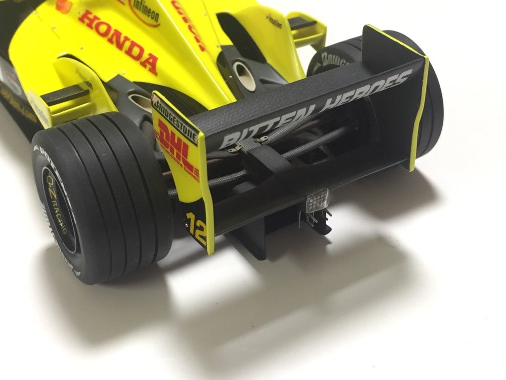 J.アレジ ジョーダン EJ11 破損パーツ サイドポンツーン？