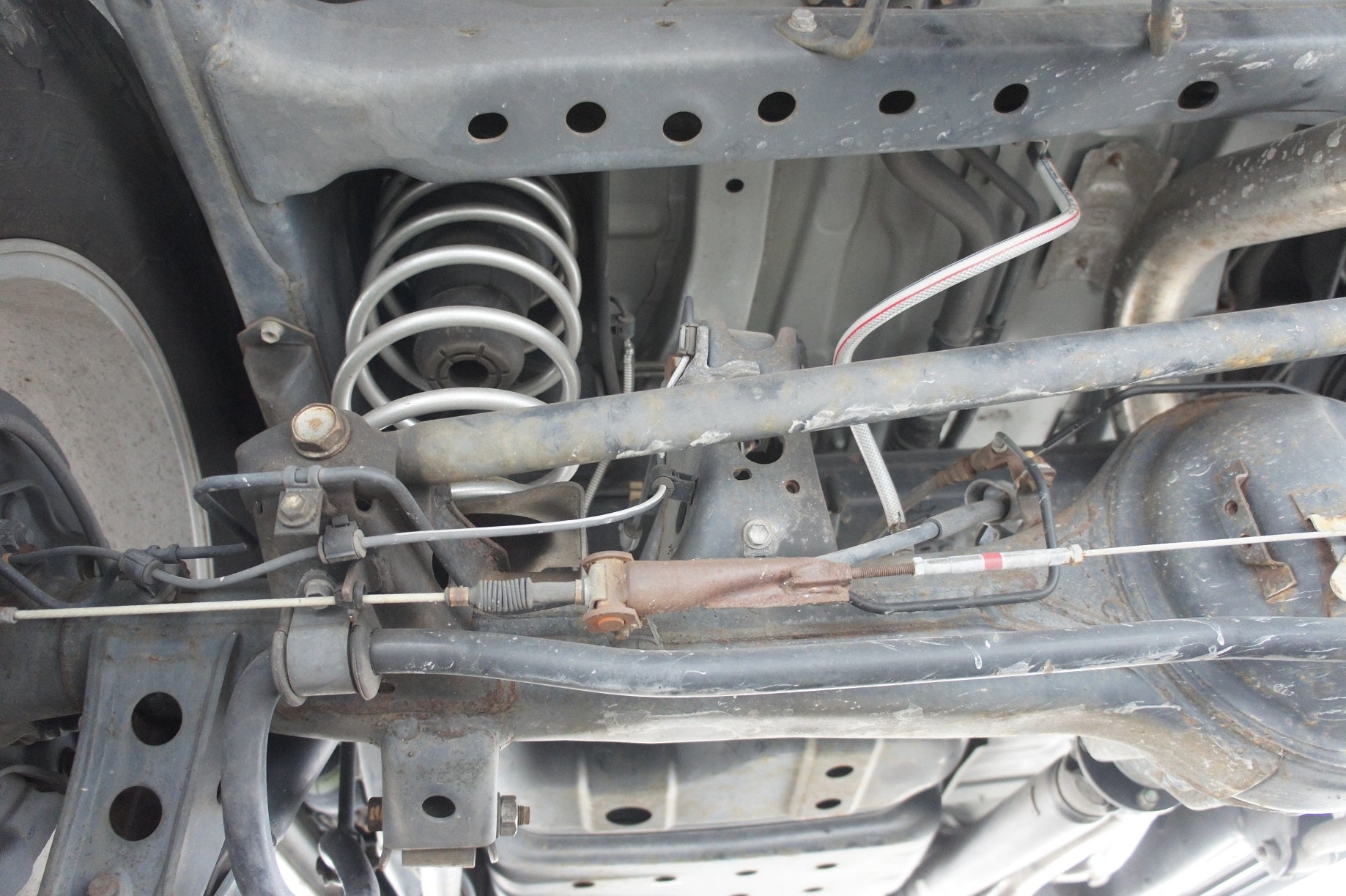 ランクル100系AHC付車専用アクティブサスペンション2インチアップ