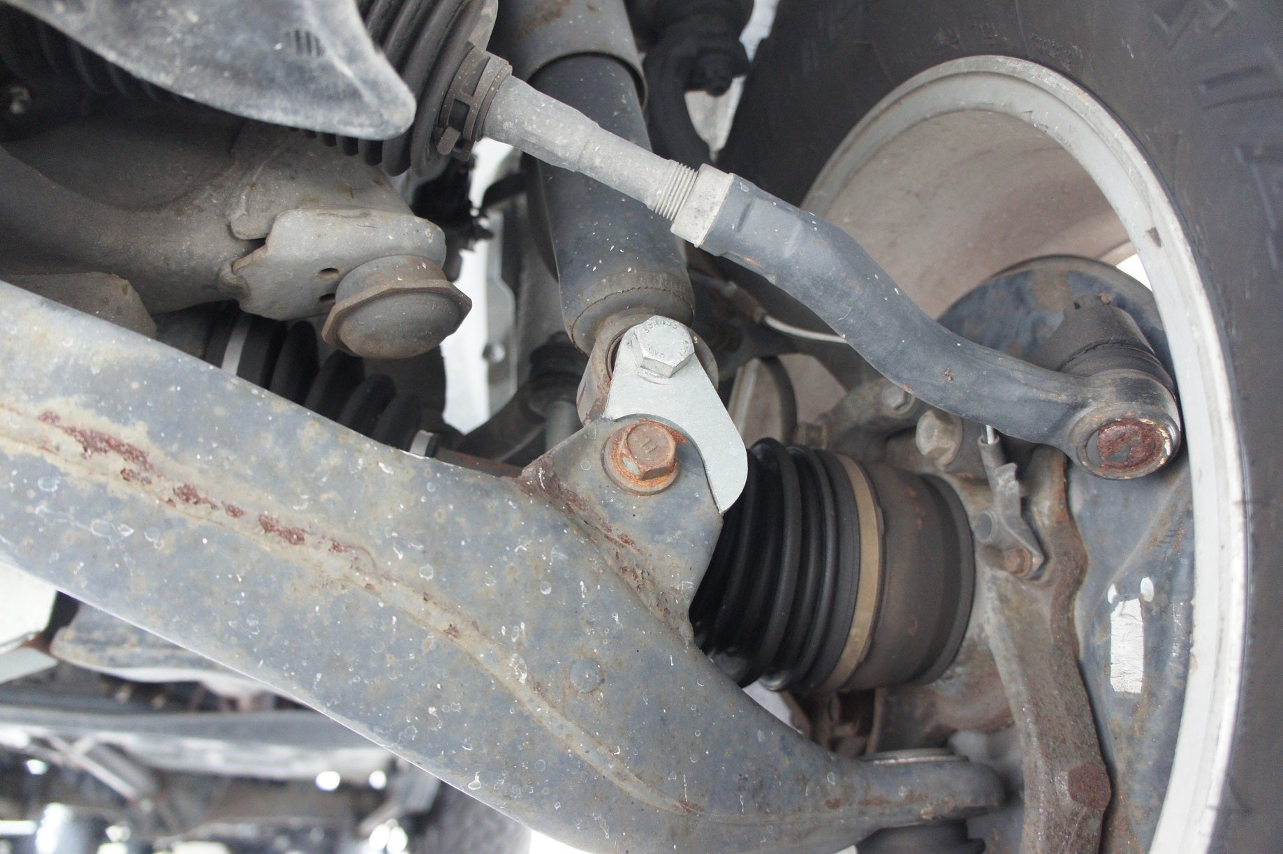 ランクル100系AHC付車専用アクティブサスペンション2インチアップ