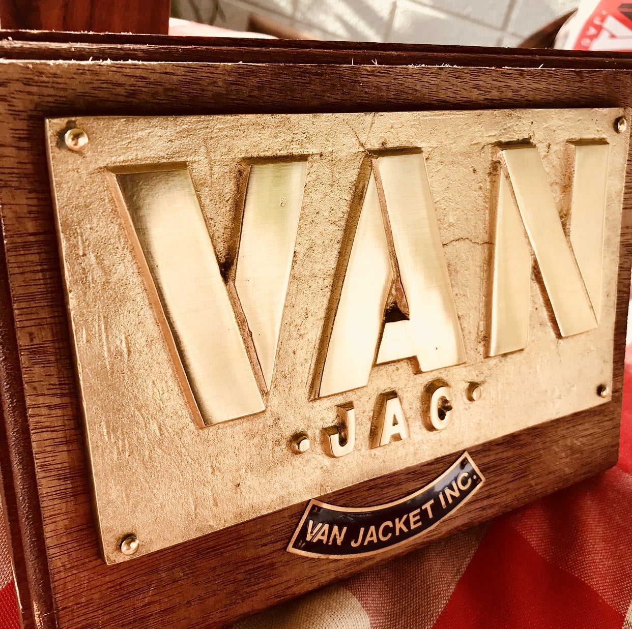 お宝1960年代 真鍮の VAN JACKET 看板 | 「昭和とVANと橘浩介」 Ameba Blog