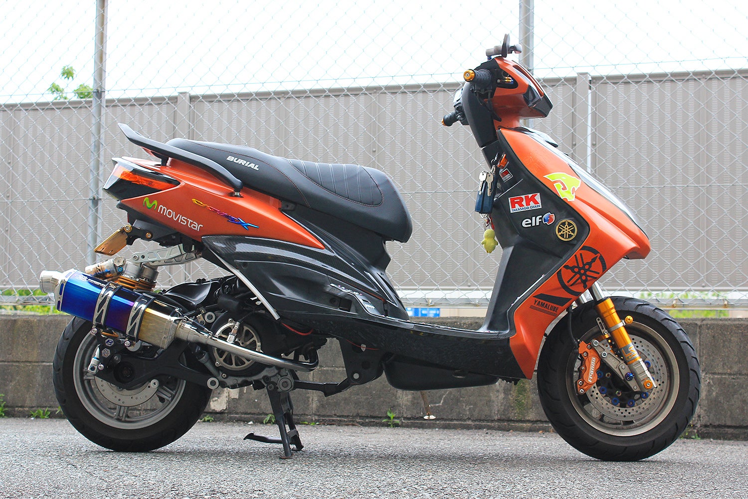 バンブルビー PT1マフラー装着！シグナスXカスタムパーツのパーティー