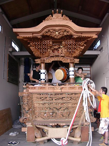 岸和田市藤井町地車を見せてもらいました。 | 板原村のだんじり会館