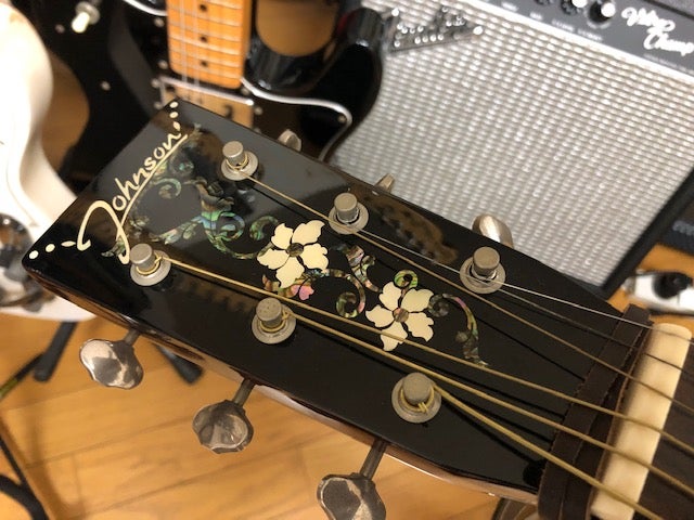 Johnson Guitars JO26 よく鳴るアコギです | free fallin'