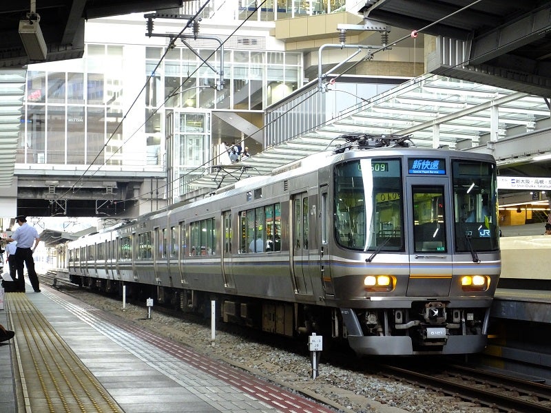 転落防止幌つき223系1000番台を撮影する | 宇治京都アニメライン