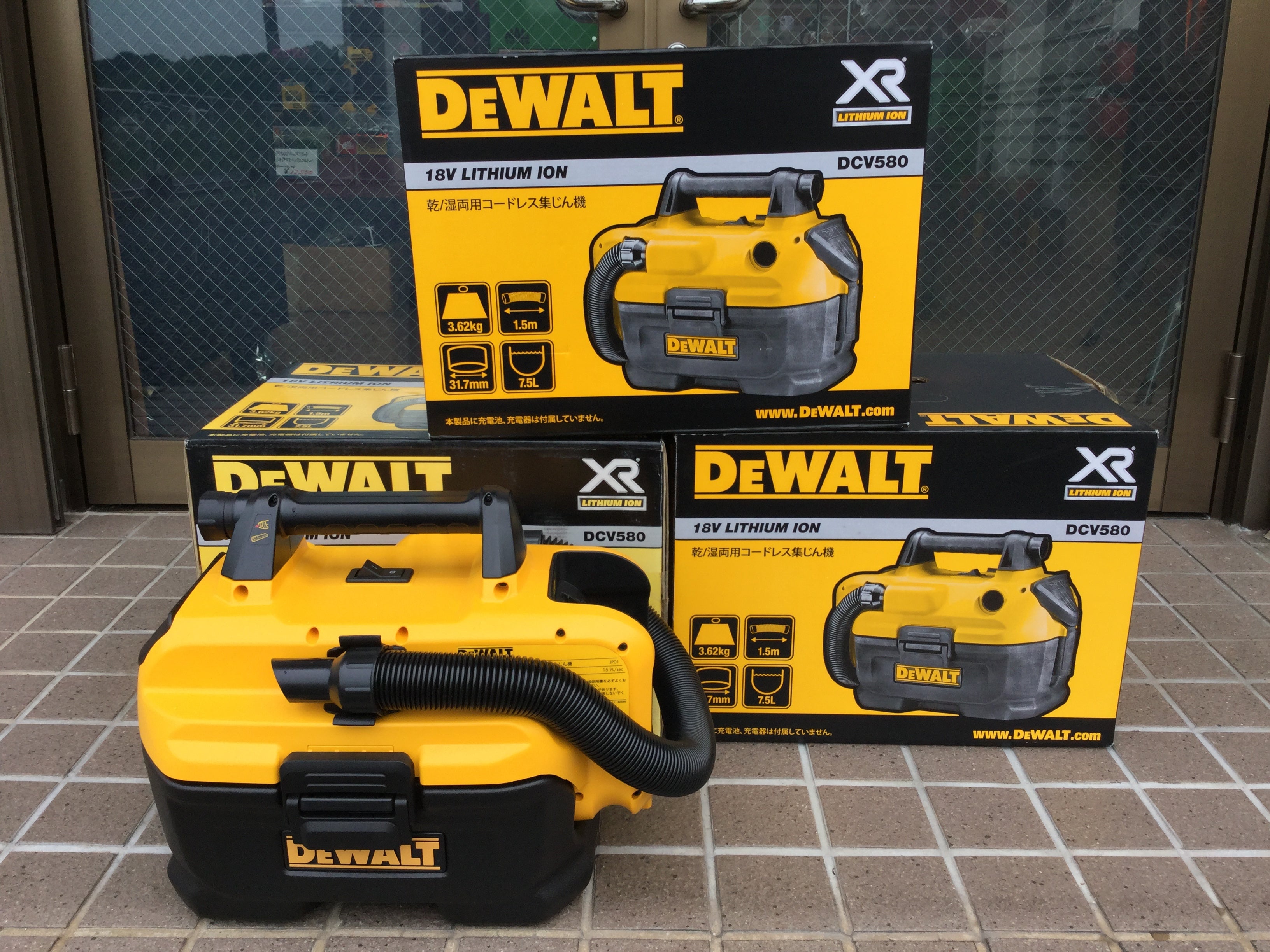 大好評!!DEWALT【デウォルト】 乾湿両用のコードレス掃除機のご紹介