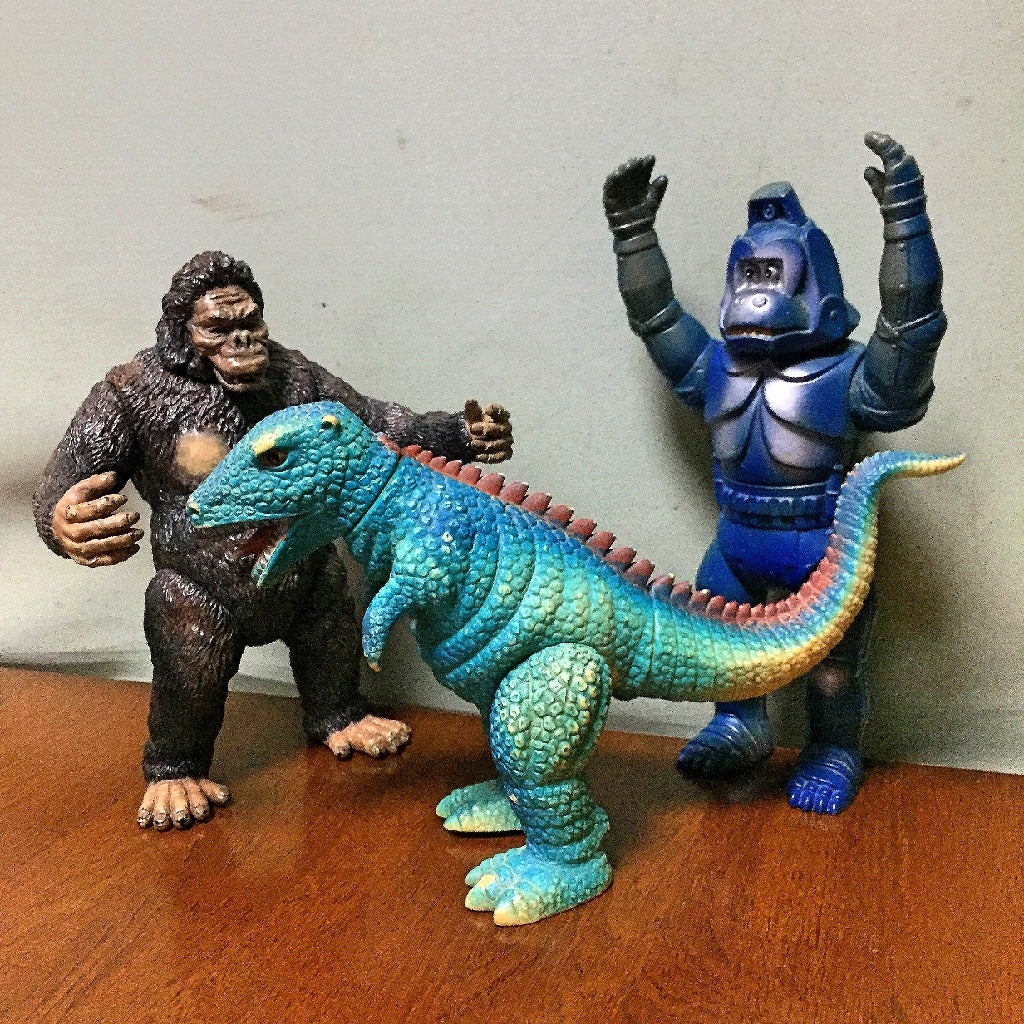 マルサン製ゴロザウルス 対 APES-JAPAN製キングコング 対 ブルマァク製