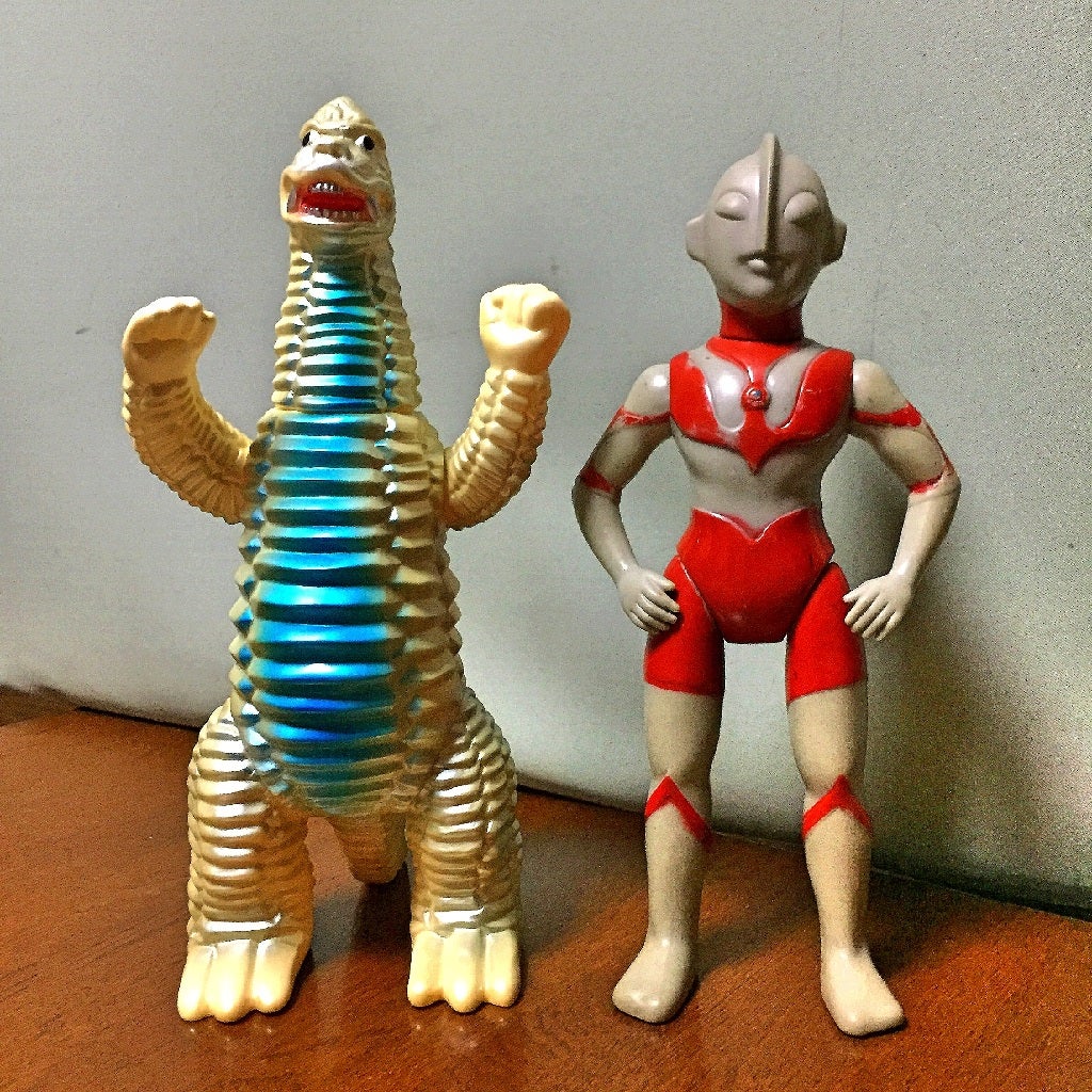 昭和の当時モノ ブルマァク製ウルトラマン450円サイズと平成の新商品