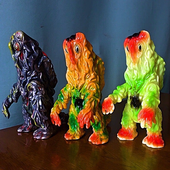 右からM1号製蓄光ヘドラ・70年代ブルマァク製ヘドラ当時モノ・僕が塗装