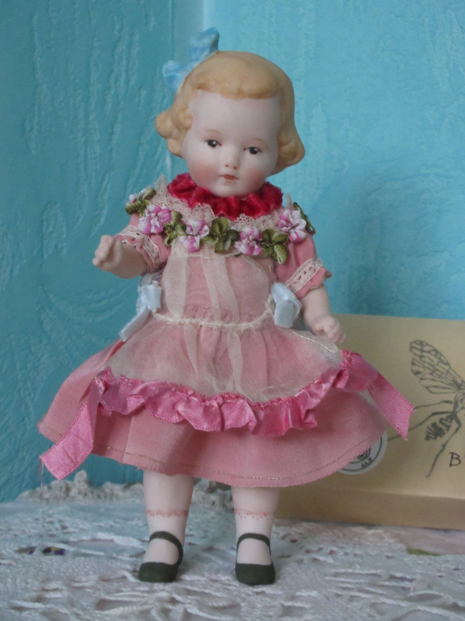 勿忘草ちゃんがことほぐ、の巻☆ | ビスクドール作家☆ベベタビト