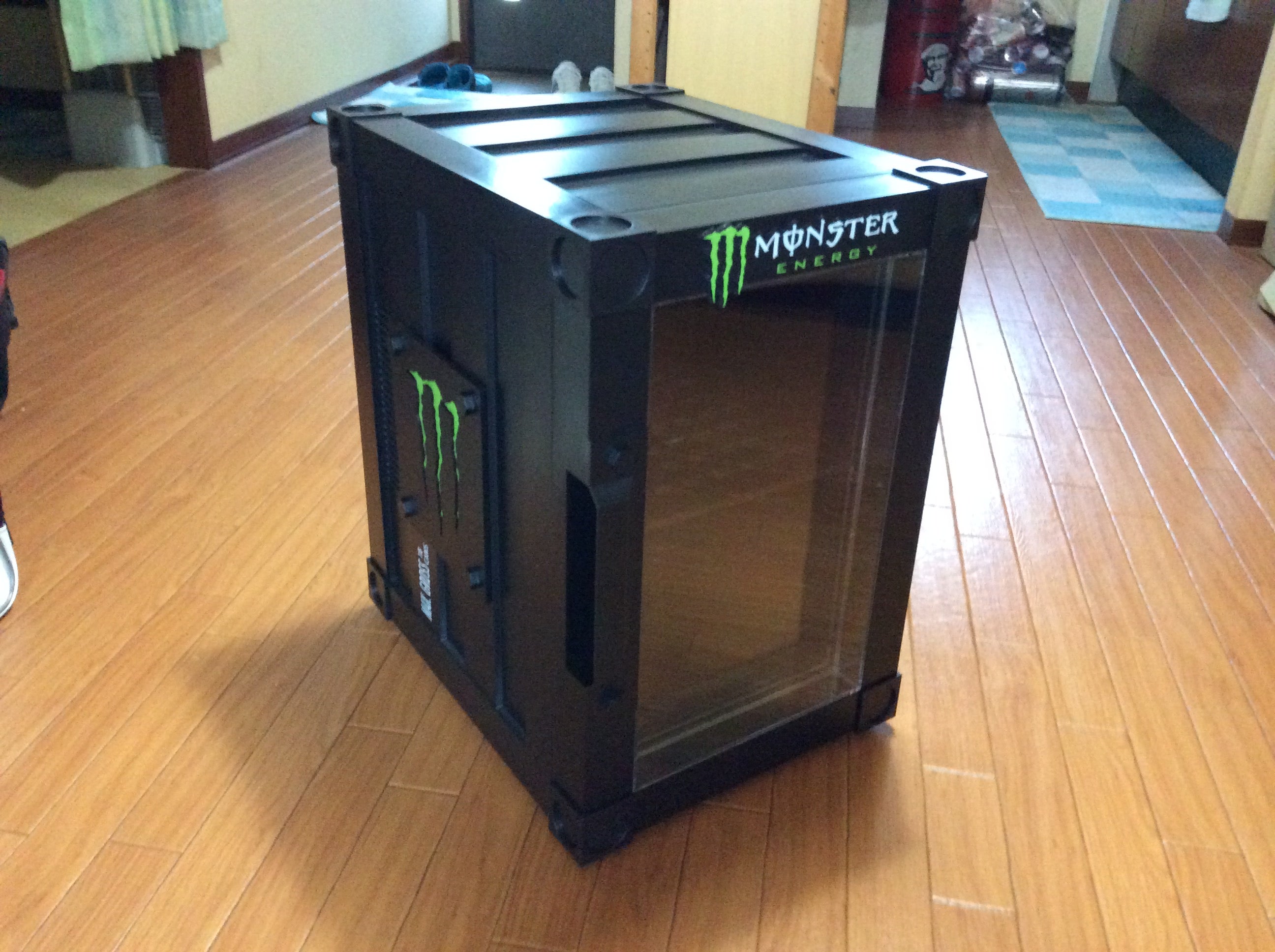 モンスターエナジーの冷蔵庫！ | なおっぺのチヌかかり釣り＆鮎釣りブログ