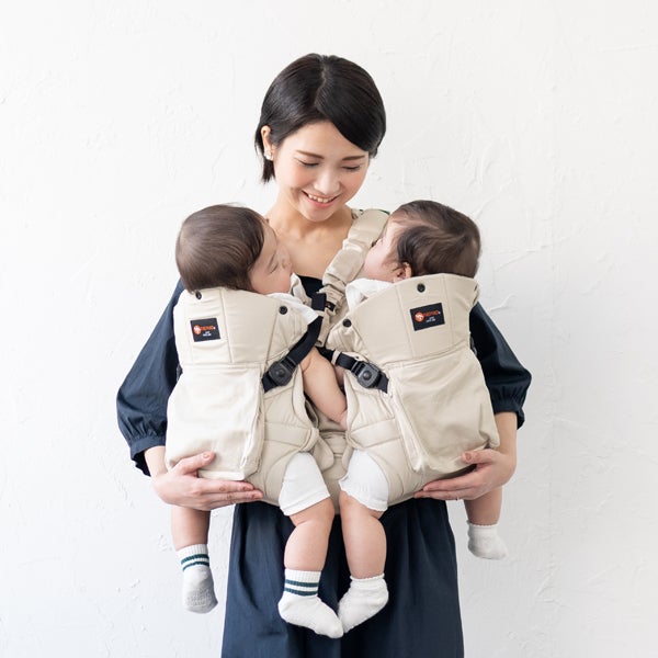 双子用抱っこ紐入荷しました！！GRAYBEAR店舗で実際に装着できます