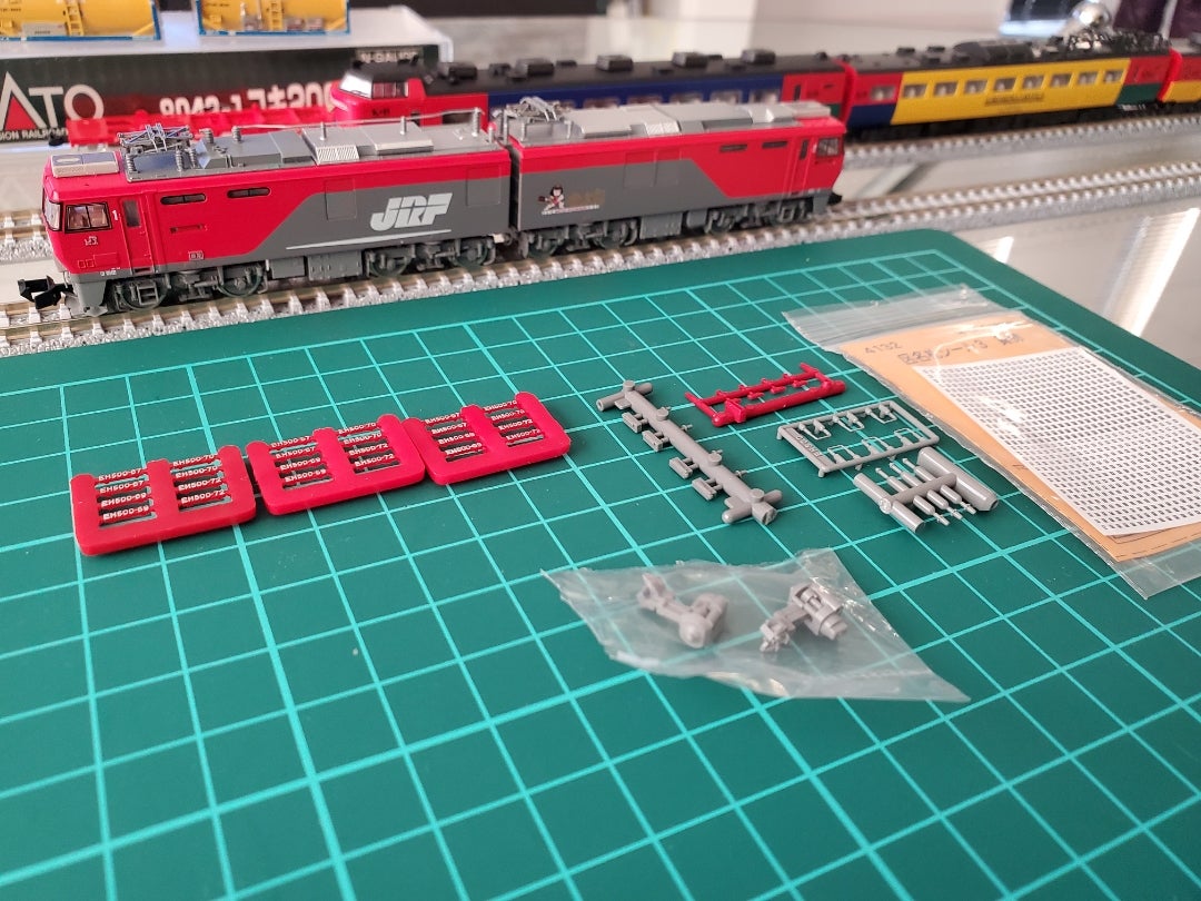 TOMIX 7107 EH500(3次形・門司機関区)の付属品取り付け開始 | 鉄道模型