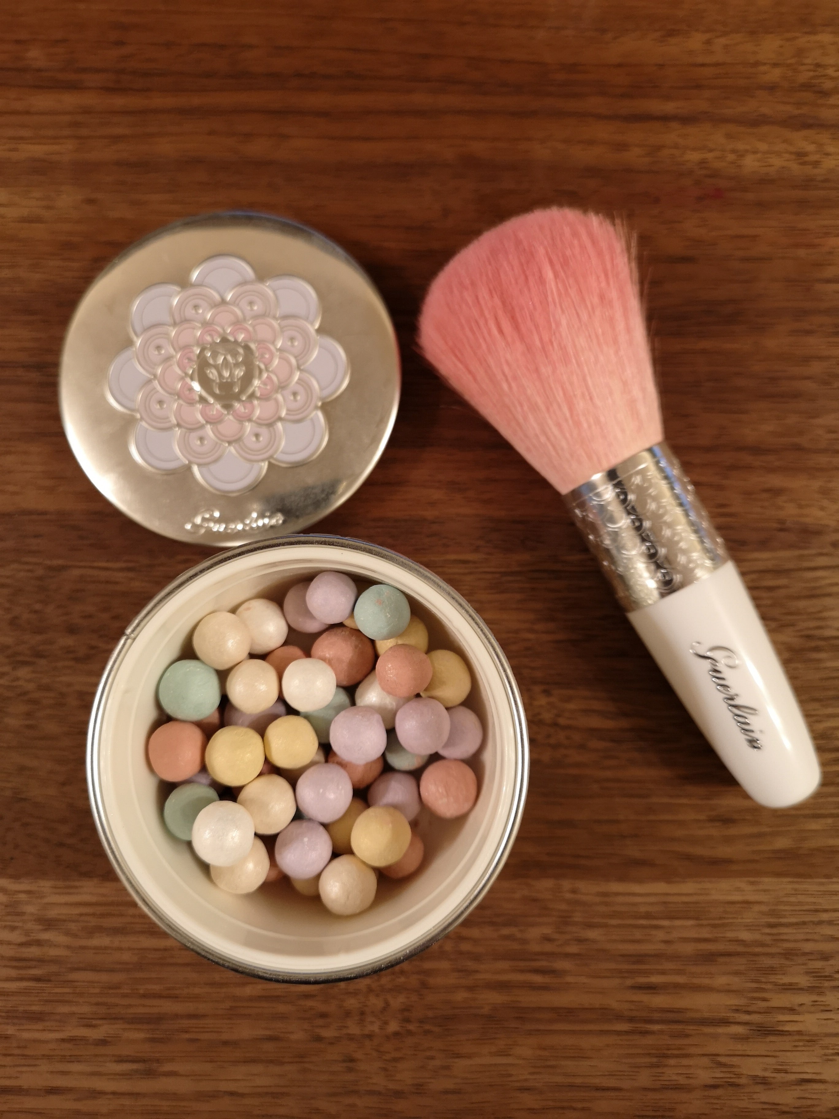 ゲランのメテオリットを試す。フェイスパウダーは使った方がキレイに