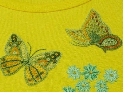 横向きの蝶の刺繍の完成です | 【かんたん刺繍教室】らくらく刺繍上達