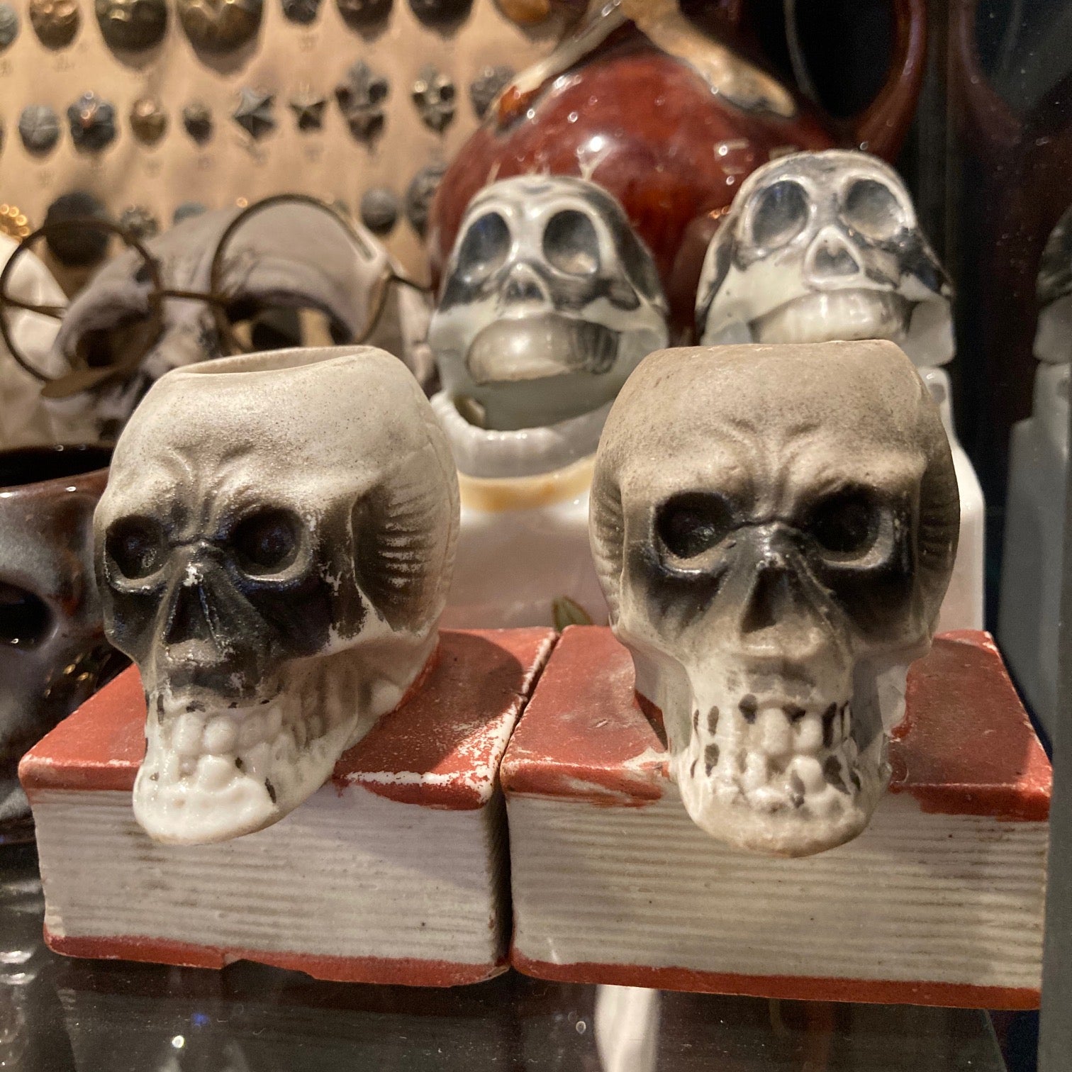 ☆8/31 Skull on book ☆ | SWINDLE blog