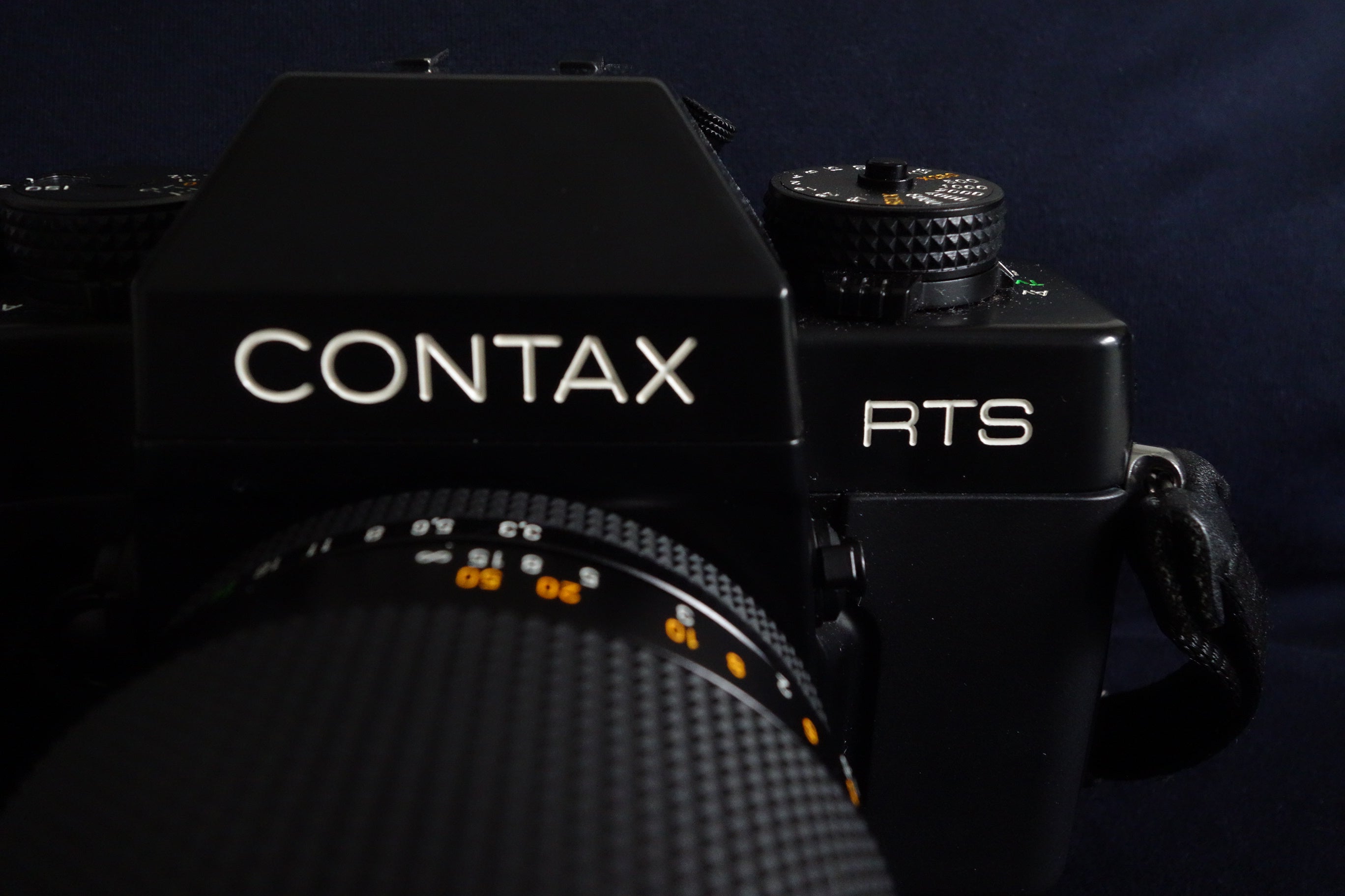 フィルム一眼レフカメラ CONTAX RTSⅢ レビュー | 1m71