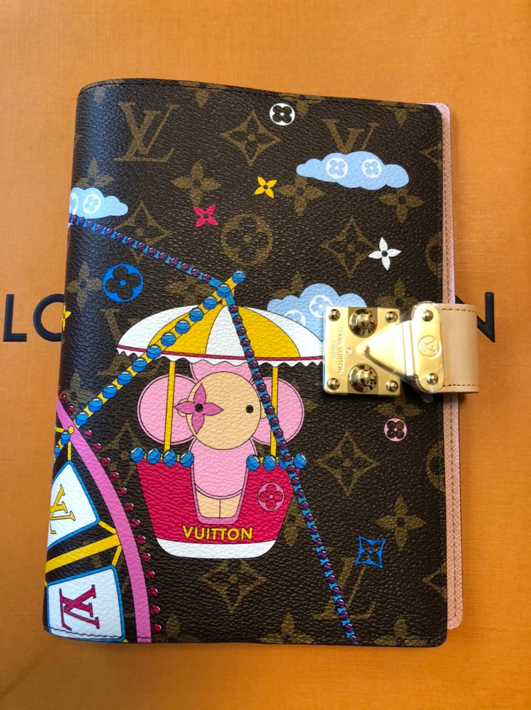 ルイ・ヴィトンのノートブックカバー | HAPPY DAY