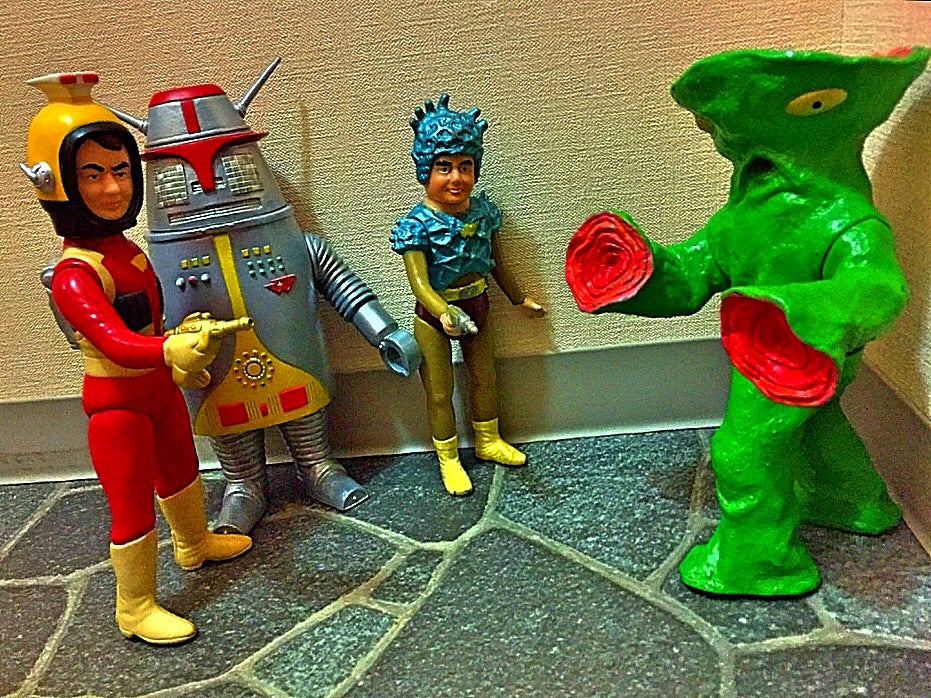 ソフビで揃った！〜キャプテンウルトラの世界！ | 怪獣玩具とカタナと