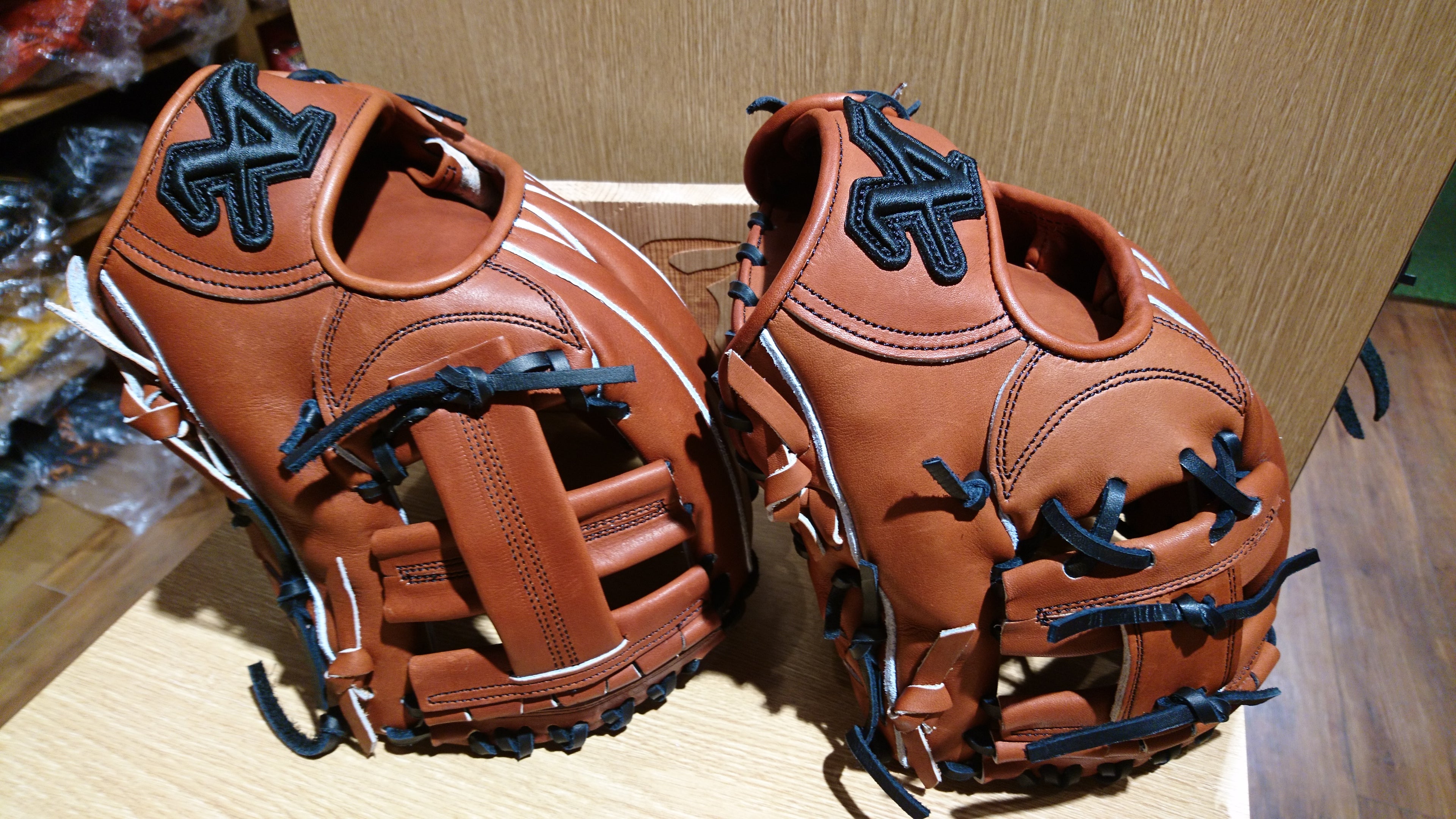 アトムズ上武職人作のグラブを同時に2個ご購入頂いた話 | ベースボール