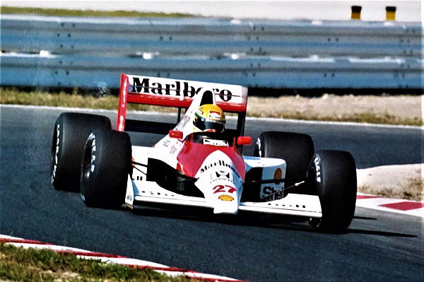 ❝ぶつけて獲る❞が定着化 観客無視のセナvsプロスト '90年F1日本