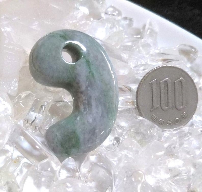 艶、質ともに素晴らしい金山谷産の糸魚川翡翠の勾玉です！ | ☆朝