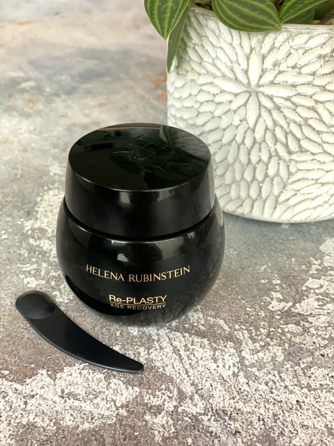 7万円の大人気のデパコス『ヘレナの黒クリーム』が16000円のセットに