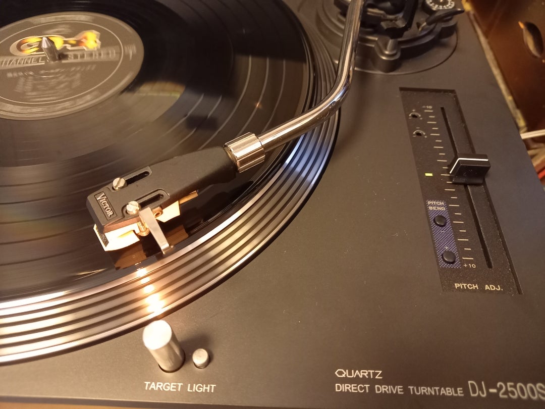 キクタニミュージックのDJ用レコードプレーヤー | 70年代の4chステレオ
