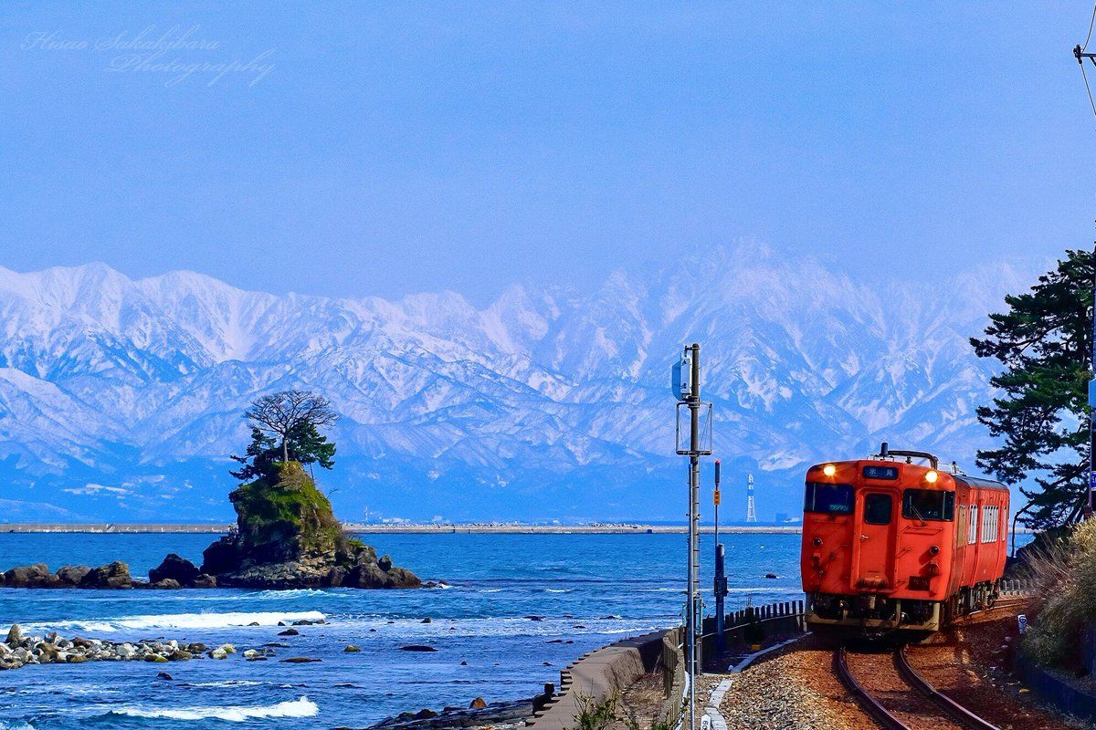 JR西日本・氷見線とキハ40 2084「忍者ハットリくん」の新ラッピング