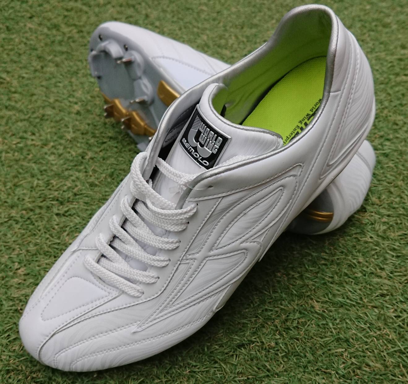 ビモロの白スパイク！ | 竹中スポーツ スタッフブログ⚾️