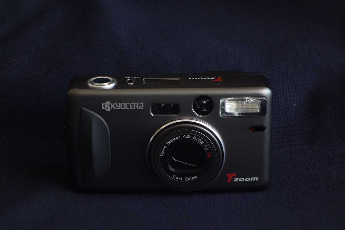 ヤシカ・京セラ製カールツァイスレンズ搭載コンパクトフィルムカメラの