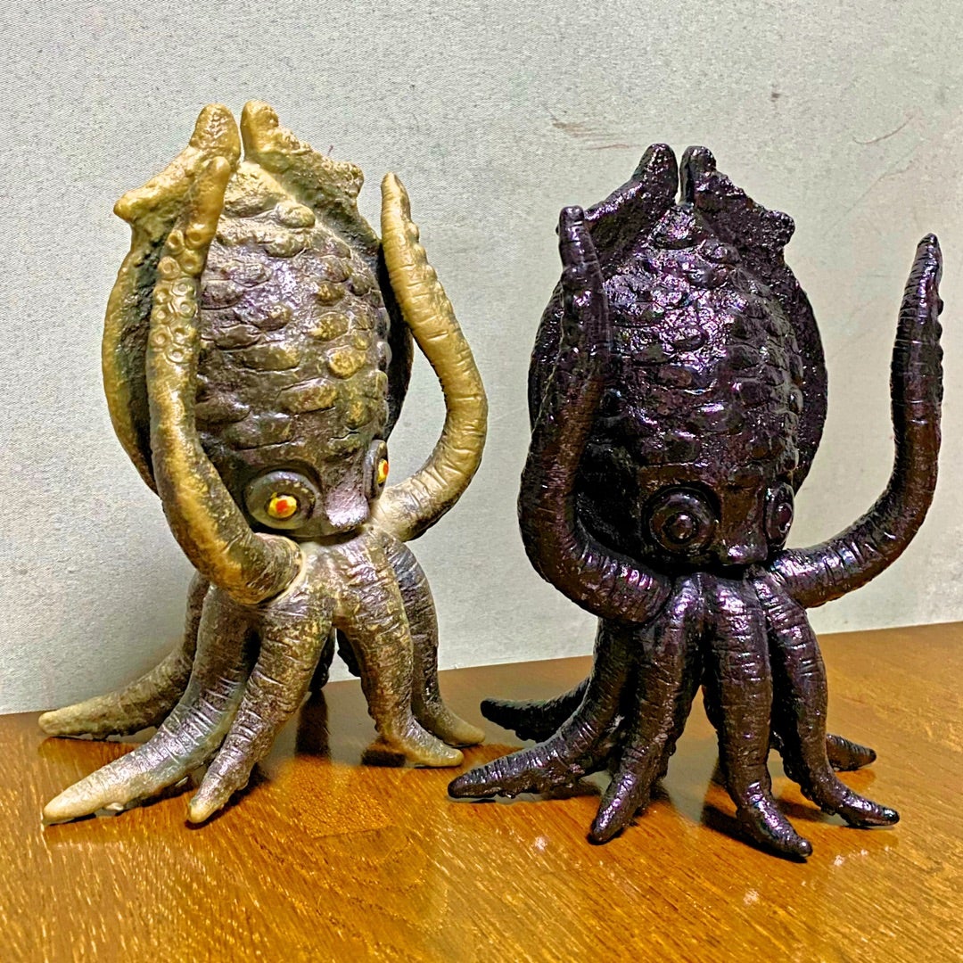 ブルマァク製ゲゾラ当時モノとM1号製ゲゾラ黒成形未塗装バージョン