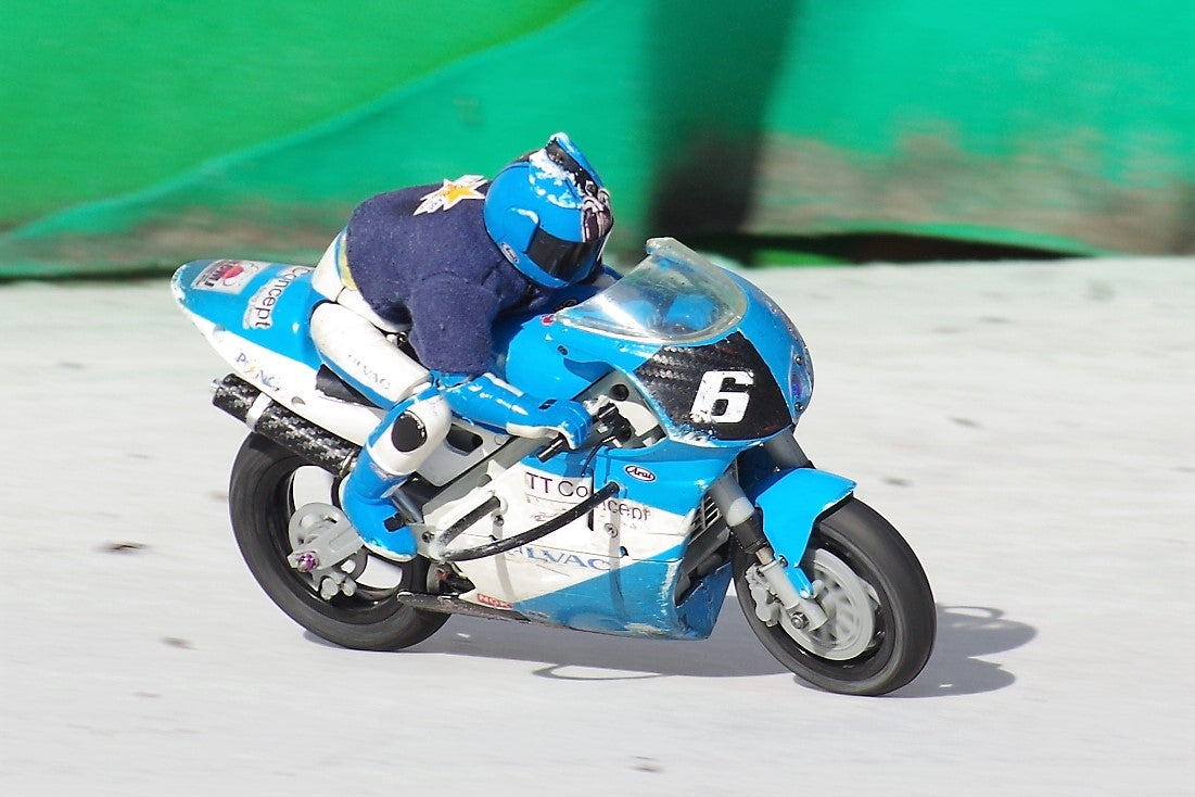 ハングオンレーサーのタイヤについて | ラジコンバイクを国内に広めよう！