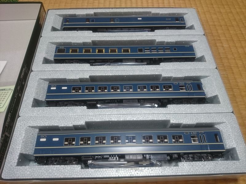 祝！ KATO HO 20系特急形寝台客車（基本セット、ナロネ） 入線