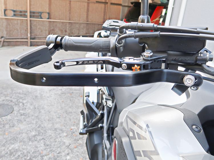 アフリカツインにハンドガードなど取り付け。 | バイクのあれこれの記録