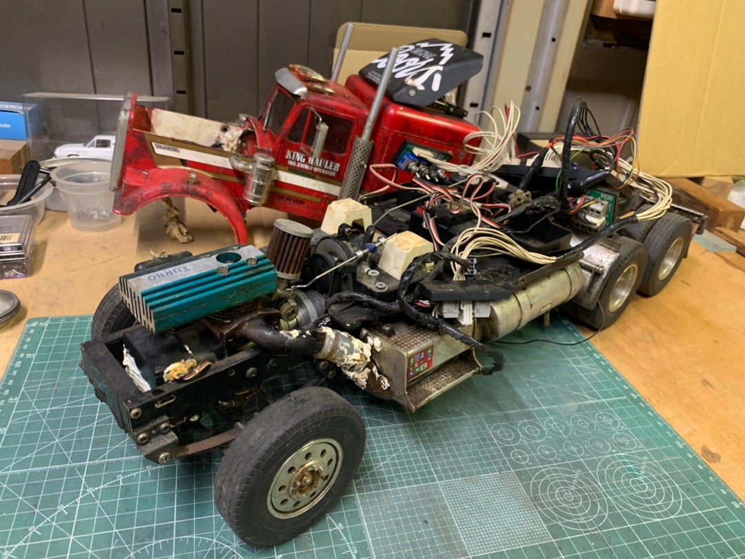 タミヤ1/14キングハウラー加工中 タミヤ1/14キングハウラー加工中