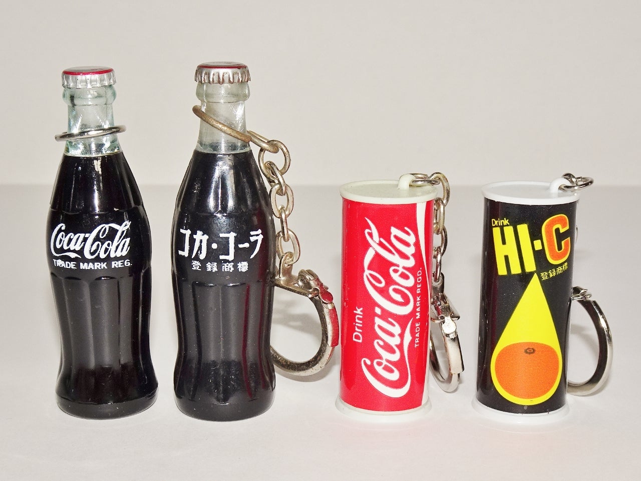 ノベルティグッズ「コカ・コーラのキーチェーンつきミニ・カン