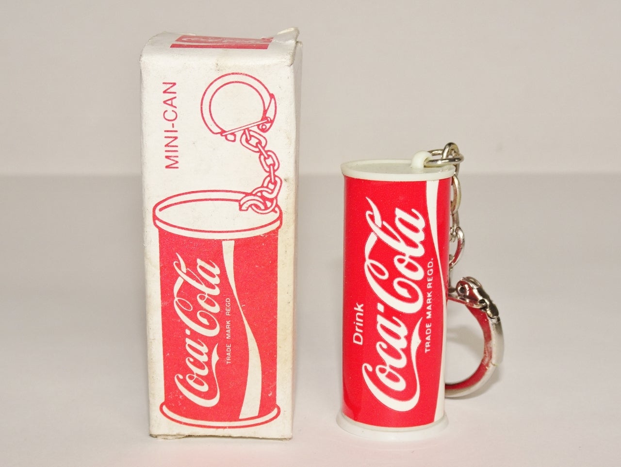 ノベルティグッズ「コカ・コーラのキーチェーンつきミニ・カン