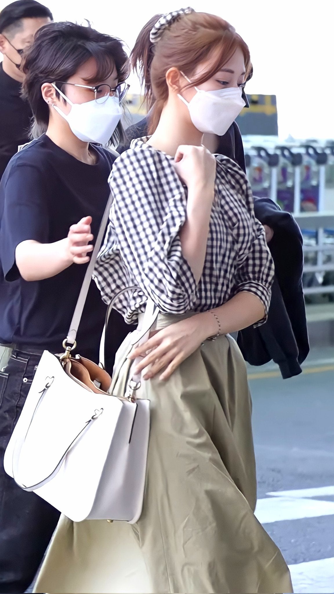 220512 TWICE ツウィ アメリカ・ロサンゼルスに出国!! 仁川空港【高