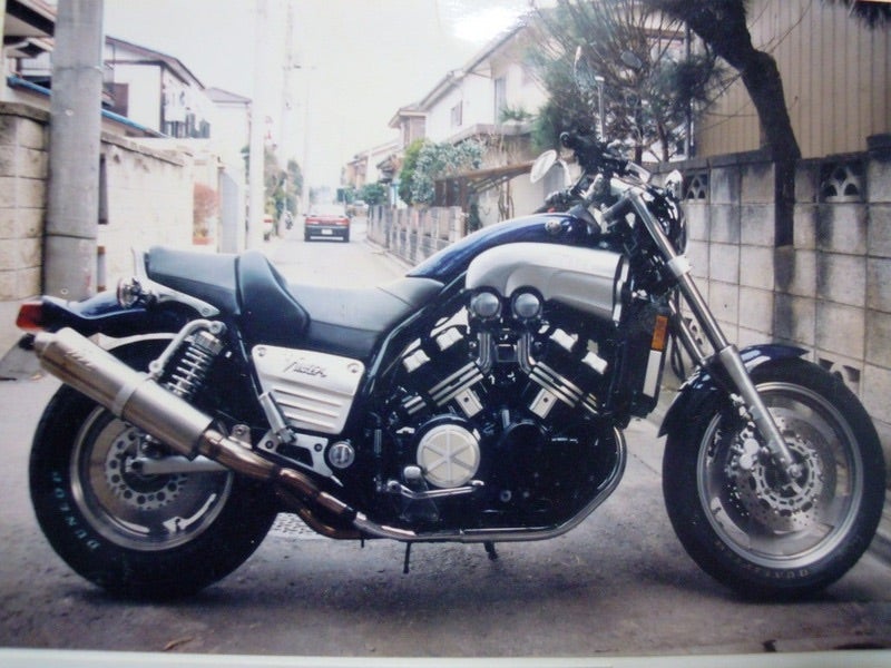 V-MAX にスーパートラップマフラーを付けたい | がけっぷち的なV魔