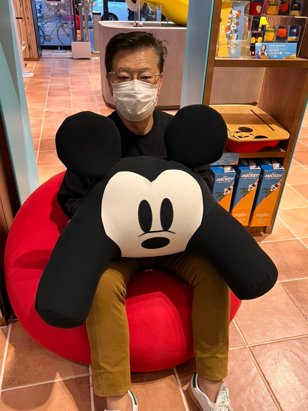 ヨギボーのミッキークッション新発売。実際座ってみた感想を書きます