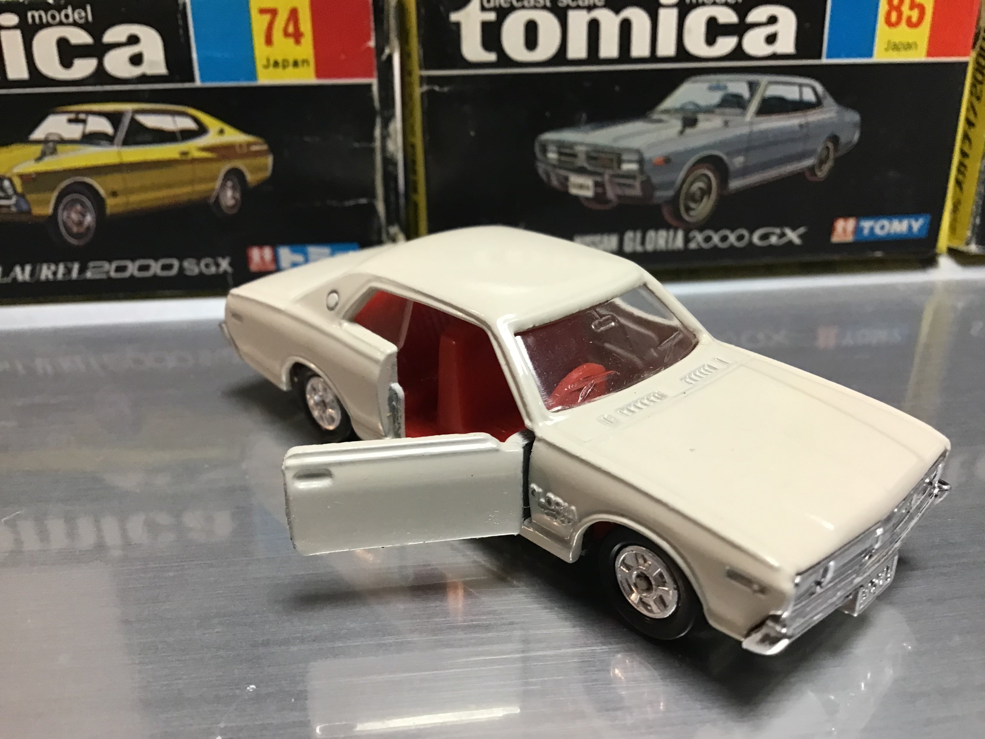 黒箱トミカNo85-1日産グロリアハードトップ2000GX | やなしゃんの