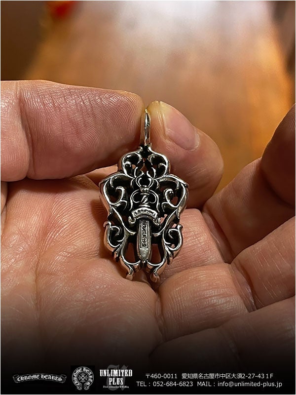 初入荷！クロムハーツ ペンダント ヴァイン ダガー 店頭に在庫あり