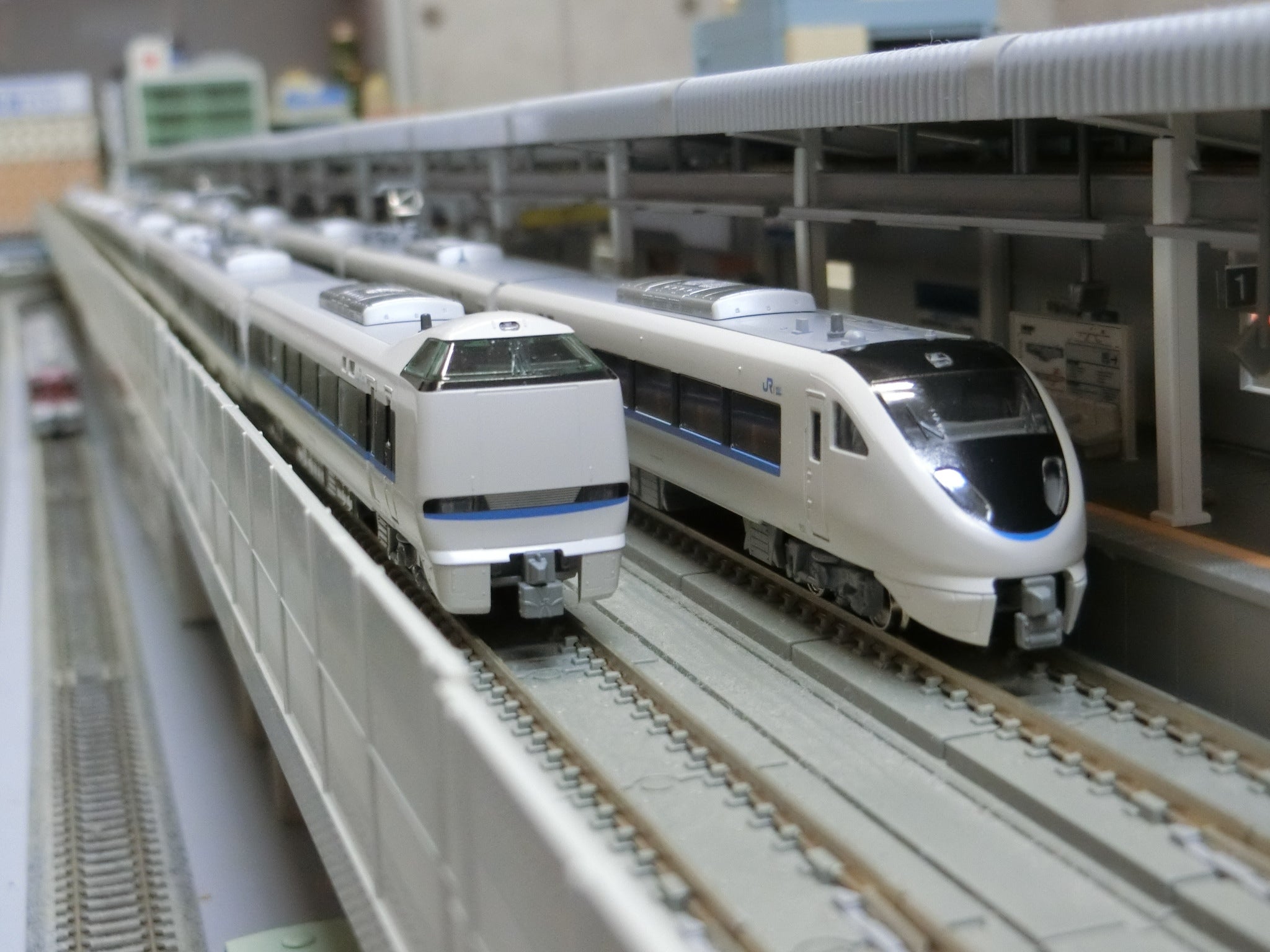 KATO683系サンダーバード0番台と2000番台を増結して9両に