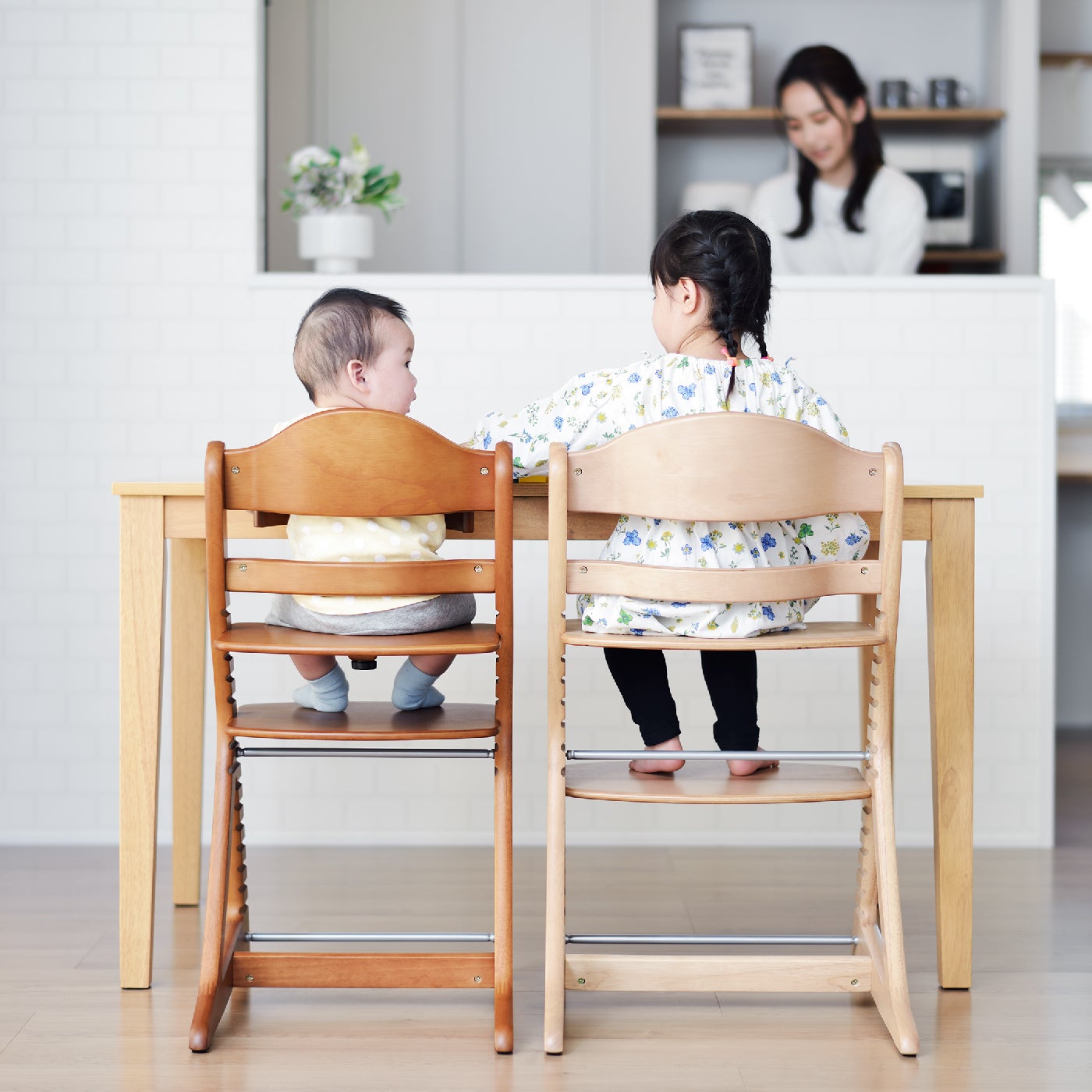 すくすくチェア プラス｣と｢すくすくチェア スリムプラス｣の違い