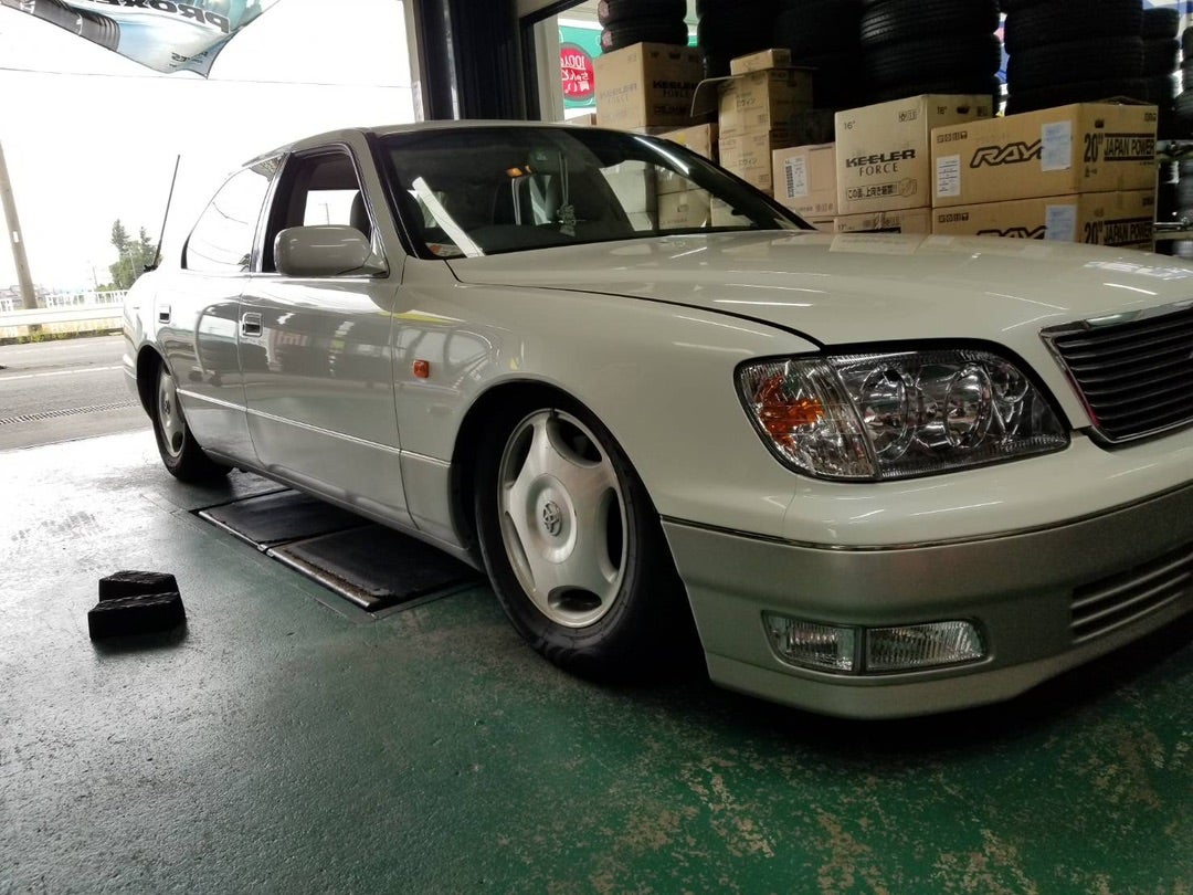 今日の一台は20セルシオ純正エアサスから車高調に交換アライメント調整